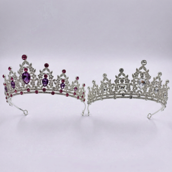 Corona de metal plateado con gemas violetas - Imagen 1